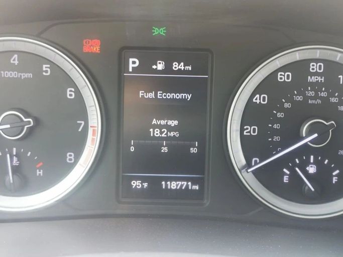 Подержанный Hyundai Sonata VII (LF) Рестайлинг, 2.4 л, 2018 в Шардже от Tabarak Used Cars Серый цвет. Американская | AUTO.AE