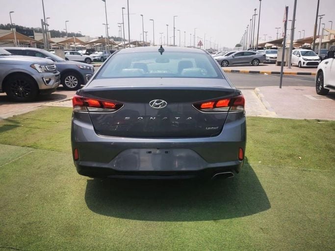 Подержанный Hyundai Sonata VII (LF) Рестайлинг, 2.4 л, 2018 в Шардже от Tabarak Used Cars Серый цвет. Американская | AUTO.AE
