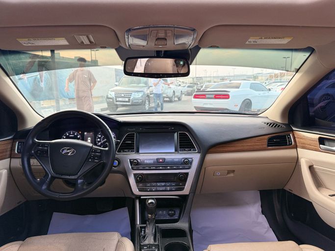 Used Hyundai Sonata VII (LF), 2.4 l, 2015 in Sharjah, Red color. American Specs | AUTO.AE