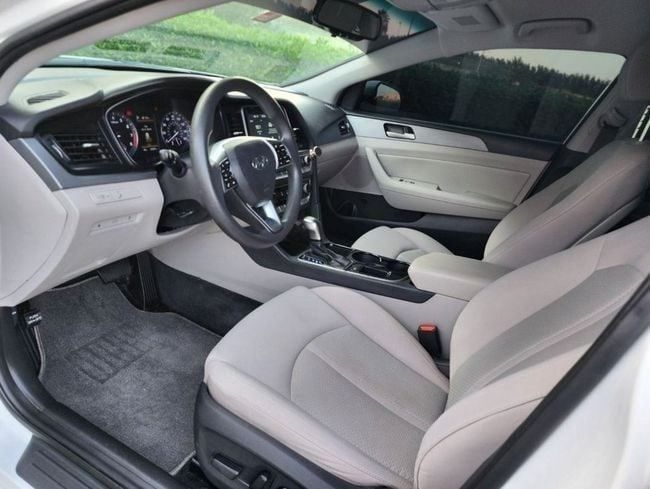 Подержанный Hyundai Sonata VII (LF) Рестайлинг, 2.0 л, 2018 в Шардже от Nassem Al Sham Used Cars Белый цвет. Other | AUTO.AE