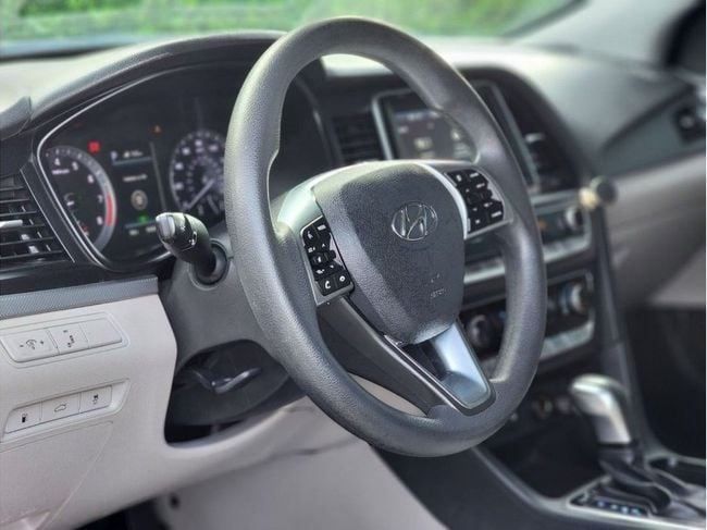 Подержанный Hyundai Sonata VII (LF) Рестайлинг, 2.0 л, 2018 в Шардже от Nassem Al Sham Used Cars Белый цвет. Other | AUTO.AE