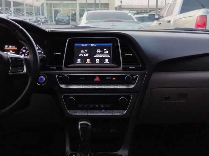 Used Hyundai Sonata VII (LF) Facelift, 2.0 l, 2018 in Sharjah by Al Helal Al Abyadh Used Cars, Silver color. American Specs | AUTO.AE