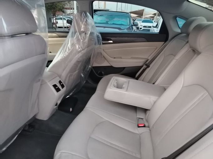 Used Hyundai Sonata VII (LF) Facelift, 2.0 l, 2018 in Sharjah by Al Helal Al Abyadh Used Cars, Silver color. American Specs | AUTO.AE