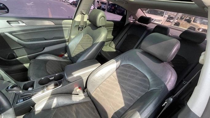 Подержанный Hyundai Sonata VII (LF), 2.0 л, 2015 в Шардже от Halla Cars Белый цвет. Канадская | AUTO.AE