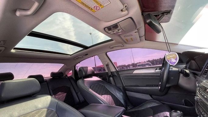 Подержанный Hyundai Sonata VII (LF), 2.0 л, 2015 в Шардже от Halla Cars Белый цвет. Канадская | AUTO.AE