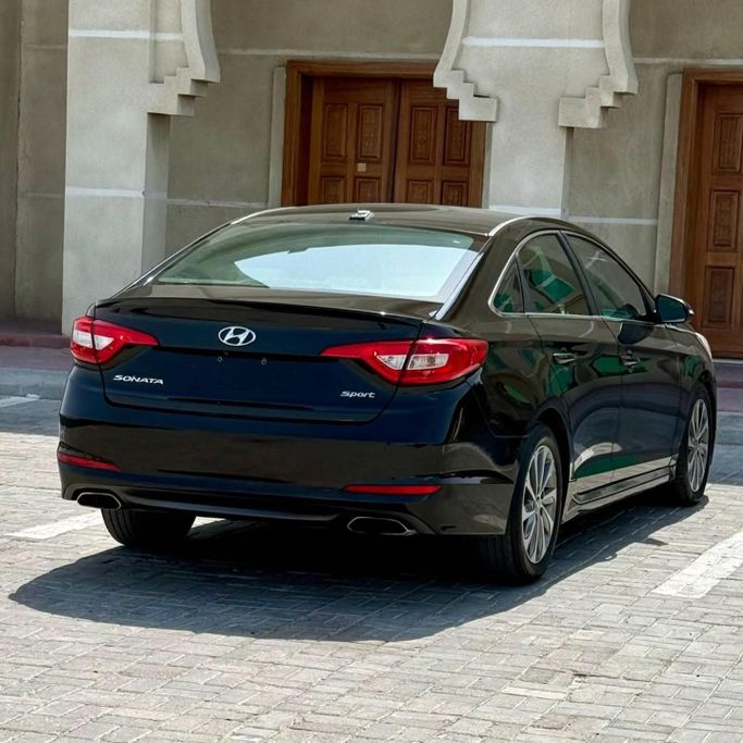 Подержанный Hyundai Sonata VII (LF), 2.4 л, 2016 в Шардже от Sarmad Cars Черный цвет. Американская | AUTO.AE