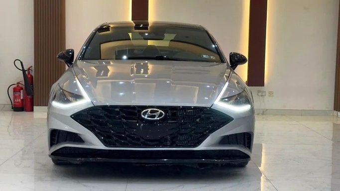 Used Hyundai Sonata VIII (DN8), 2.0 l, 2020 in Sharjah by Rebou Alfakhama, Silver color. American Specs | AUTO.AE