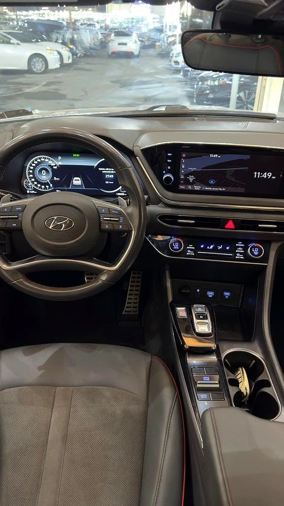 Used Hyundai Sonata VIII (DN8), 2.0 l, 2020 in Sharjah by Rebou Alfakhama, Silver color. American Specs | AUTO.AE