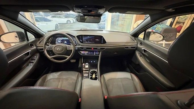 Used Hyundai Sonata VIII (DN8), 2.0 l, 2020 in Sharjah by Rebou Alfakhama, Silver color. American Specs | AUTO.AE