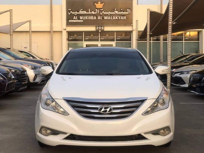 Used Hyundai Sonata VII (LF), 2.4 l, 2014 in Sharjah by Al Nukhba Al Malakyah Used Cars, White color. American Specs | AUTO.AE