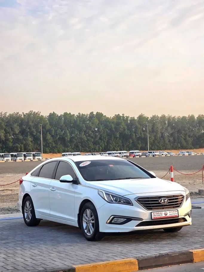 مستعملة Hyundai Sonata سابعاً (LF), 1.6 l, 2015 في في الشارقة من Ali Gad Ali Used Cars، اللون أبيض. مواصفات الخليج | AUTO.AE