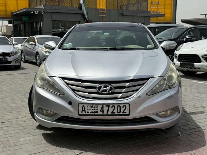 مستعملة Hyundai Sonata السادس (YF), 2.0 l, 2011 في في الشارقة من FAROUK KHALAF، اللون فضي. مواصفات الخليج | AUTO.AE | إعلان #266239