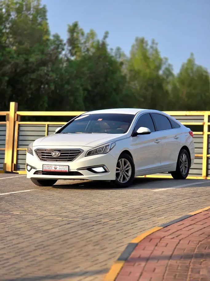 مستعملة ⁦Hyundai Sonata سابعاً (LF)، 2.4 l، 2015⁩ في في الإمارات, الشارقة من Ali Gad Ali Used Cars، اللون أبيض. مواصفات الخليج | AUTO.AE | إعلان #291018