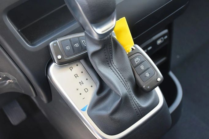 Новый Hyundai Staria, 3.5 л, 2024 в Шардже от Alfaris Used Cars Черный цвет. Other | AUTO.AE
