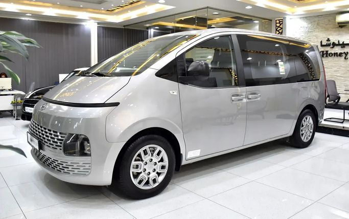 Подержанный Hyundai Staria, 3.5 л, 2022 в Шардже от Honey Jidosha Used Cars Tr. Серебристый цвет. GCC | AUTO.AE | Объявление #273159