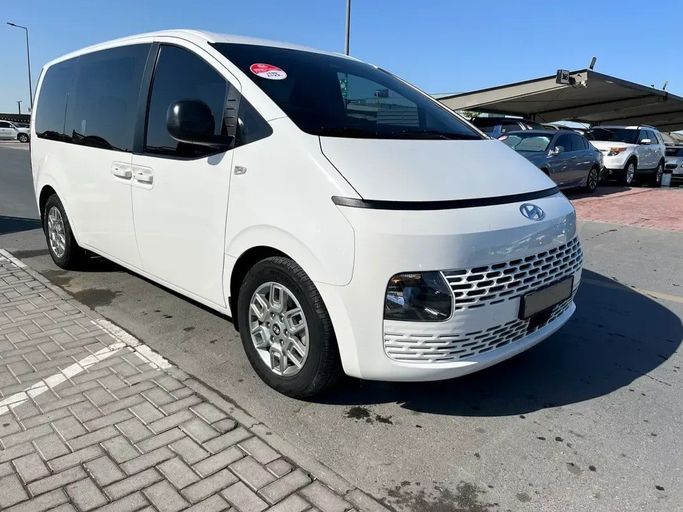 Подержанный Hyundai Staria, 2.2 л, 2022 в Шардже от Korean City Used Cars Trading LLC Белый цвет. Корейская | AUTO.AE | Объявление #273480