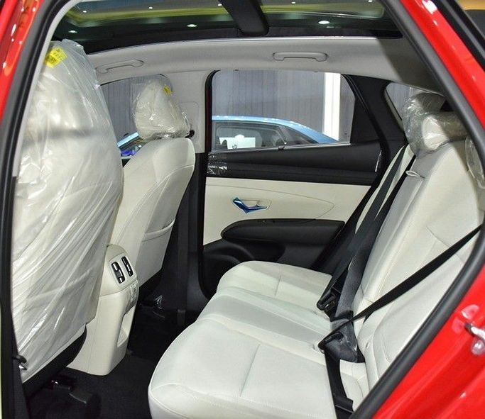 جديدة Hyundai Tucson شد الوجه IV, 2.0 l, 2025 في في الشارقة من Honey Gidosha Used Cars Tr.، اللون أحمر.  | AUTO.AE