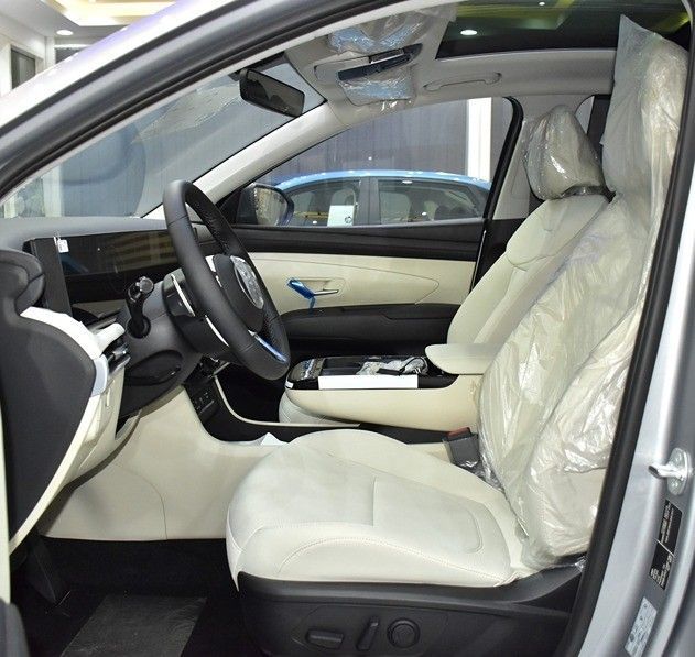 جديدة Hyundai Tucson شد الوجه IV, 1.5 l, 2025 في في الشارقة من Honey Gidosha Used Cars Tr.، اللون فضي.  | AUTO.AE