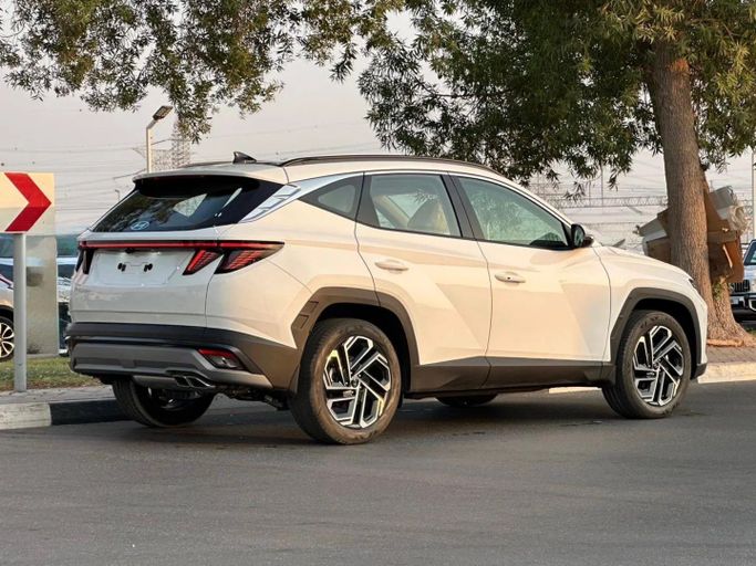 Новый Hyundai Tucson IV, 2.0 л, 2025 в Шардже от Alfaris Used Cars Белый цвет. Other | AUTO.AE