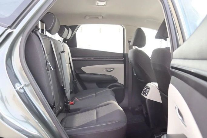 Подержанный Hyundai Tucson IV, 2.0 л, 2024 в Шардже от Al Sayed Khamis Used Cars Серый цвет. GCC | AUTO.AE