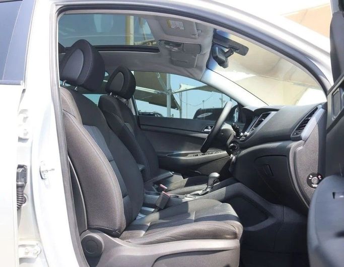 Подержанный Hyundai Tucson III, 2.0 л, 2016 в Шардже от Al Sayed Khamis Used Cars Серебристый цвет. GCC | AUTO.AE