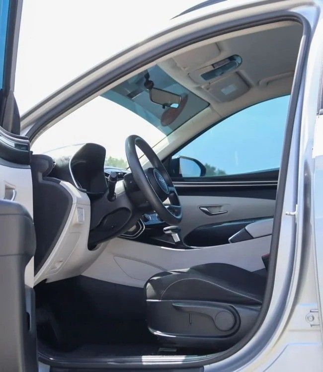 Подержанный Hyundai Tucson IV, 2.0 л, 2022 в Шардже от Al Sayed Khamis Used Auto Trading Серебристый цвет. GCC | AUTO.AE