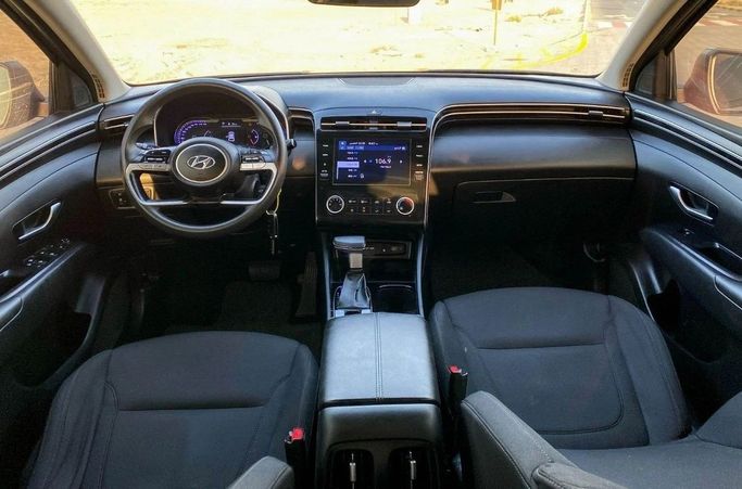 Подержанный Hyundai Tucson IV, 2.0 л, 2022 в Шардже от Al Sayed Khamis Used Auto Trading Коричневый цвет. GCC | AUTO.AE