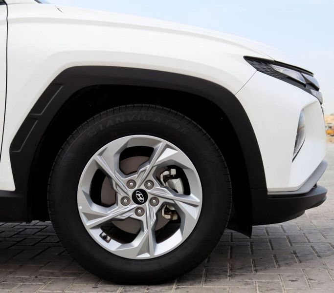 Подержанный Hyundai Tucson IV, 2.0 л, 2022 в Шардже от Al Sayed Khamis Used Auto Trading Белый цвет. GCC | AUTO.AE