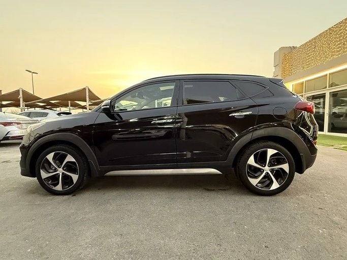 Used Hyundai Tucson III, 1.6 l, 2017 in Sharjah by Elmorshedi Motors, Black color. American Specs | AUTO.AE
