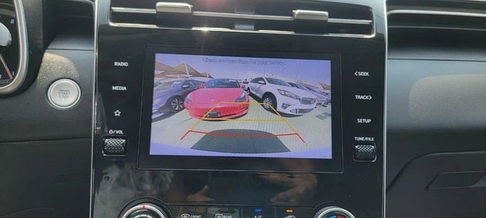 Подержанный Hyundai Tucson IV, 2.5 л, 2022 в Шардже от Tabarak Used Cars Белый цвет. Американская | AUTO.AE