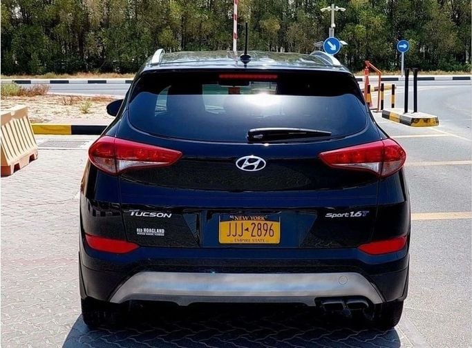 Used Hyundai Tucson III, 1.6 l, 2017 in Sharjah by Tabarak Used Cars, Black color. American Specs | AUTO.AE