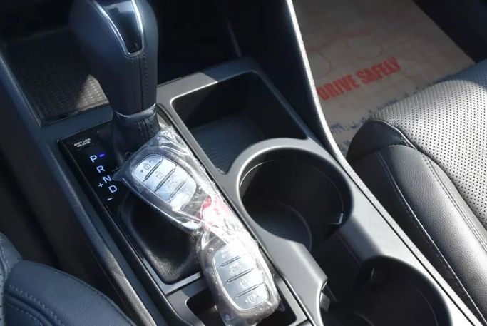 Used Hyundai Tucson III Facelift, 1.6 l, 2021 in Sharjah by Alfaris Used Cars, White color. Other | AUTO.AE