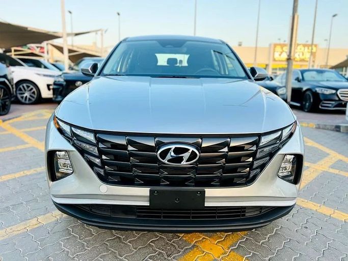 Подержанный Hyundai Tucson IV, 2.0 л, 2023 в Шардже от Karkuk Used Cars Серебристый цвет. Американская | AUTO.AE