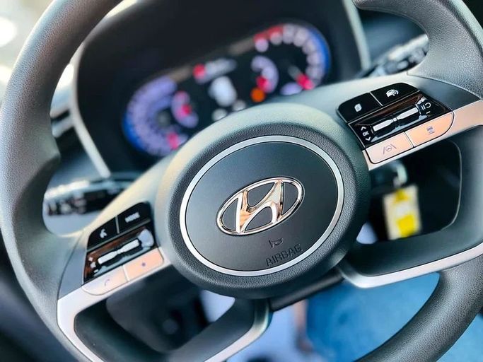 Подержанный Hyundai Tucson IV, 2.0 л, 2023 в Шардже от Karkuk Used Cars Серебристый цвет. Американская | AUTO.AE