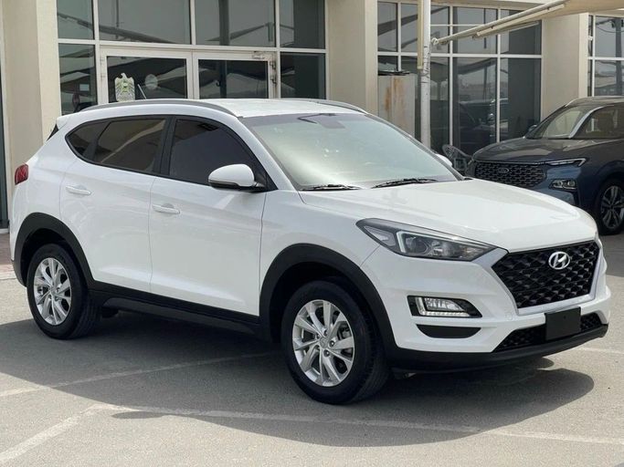 Used Hyundai Tucson III Facelift, 2.0 l, 2021 in Sharjah by Noor Al Seyoh Used Cars, White color. GCC Specs | AUTO.AE