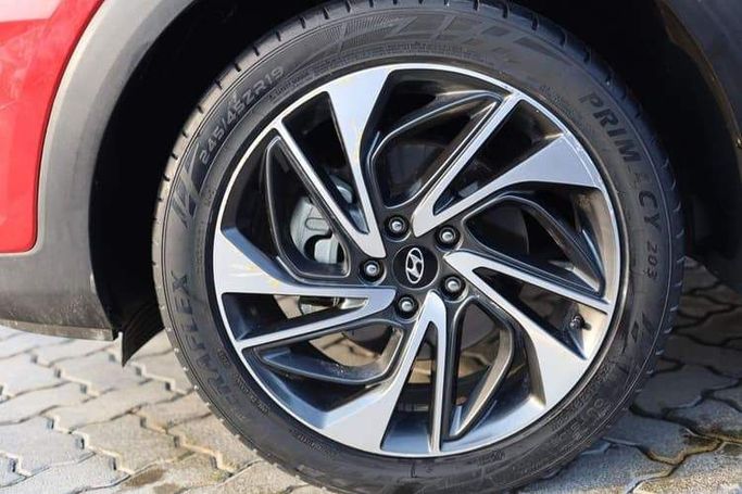 Подержанный Hyundai Tucson III Рестайлинг, 2.0 л, 2019 в Шардже от OMC Used Cars Красный цвет. GCC | AUTO.AE