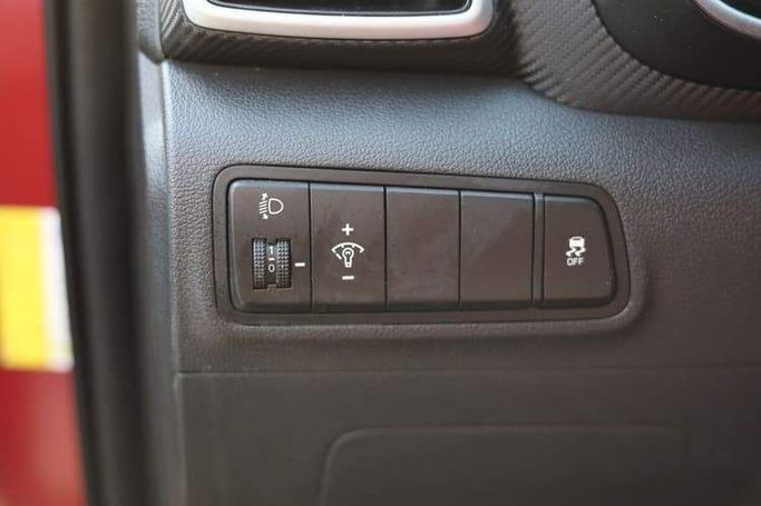 Подержанный Hyundai Tucson III Рестайлинг, 2.0 л, 2019 в Шардже от OMC Used Cars Красный цвет. GCC | AUTO.AE