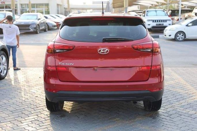 Подержанный Hyundai Tucson III Рестайлинг, 2.0 л, 2019 в Шардже от OMC Used Cars Красный цвет. GCC | AUTO.AE