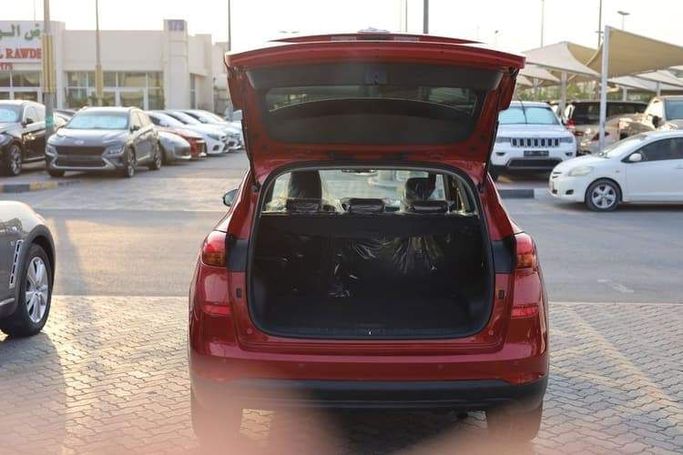 Подержанный Hyundai Tucson III Рестайлинг, 2.0 л, 2019 в Шардже от OMC Used Cars Красный цвет. GCC | AUTO.AE