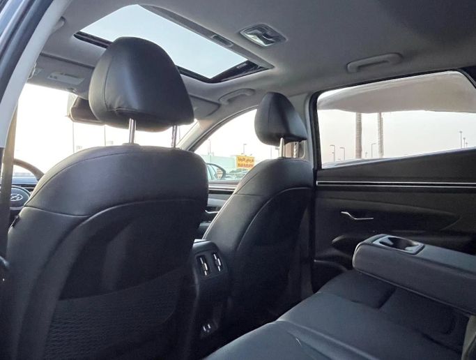 Подержанный Hyundai Tucson IV, 2.5 л, 2023 в Шардже от Al Nukhba Al Malakyah Used Cars Черный цвет. Американская | AUTO.AE