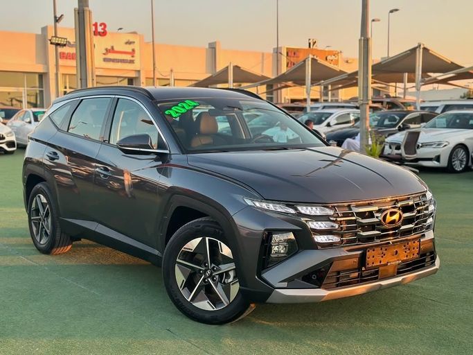 Подержанный Hyundai Tucson IV Рестайлинг, 2.0 л, 2024 в Шардже от Badar Used Cars Серый цвет.  | AUTO.AE