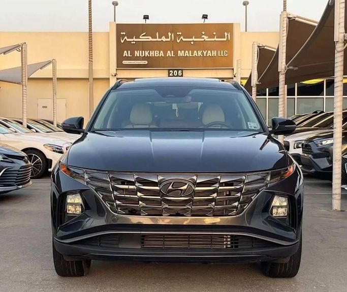 Подержанный Hyundai Tucson IV, 2.5 л, 2022 в Шардже от Al Nukhba Al Malakyah Used Cars Серый цвет. Американская | AUTO.AE