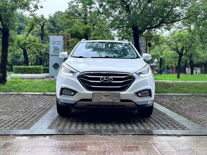 Подержанный Hyundai Tucson III, 2.0 л, 2016 в Шардже Белый цвет. Корейская | AUTO.AE | Объявление #252225