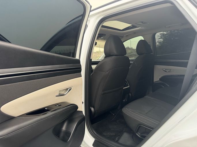 Подержанный Hyundai Tucson IV (NX4), 2.5 л, 2022 в ОАЭ, Шарджа от Hatta Used Cars Белый цвет. Американская | AUTO.AE | Объявление #296166 — фото 12 из 17