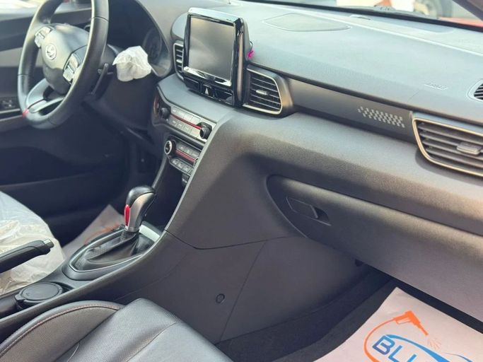 Подержанный Hyundai Veloster II, 1.6 л, 2019 в Шардже от Nour Alnukhba Motors Красный цвет. GCC | AUTO.AE