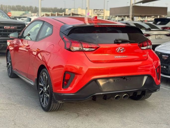 Подержанный Hyundai Veloster II, 1.6 л, 2019 в Шардже от Nour Alnukhba Motors Красный цвет. GCC | AUTO.AE
