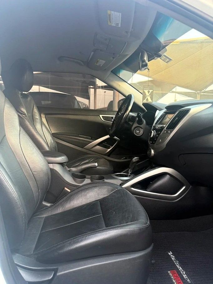 Подержанный Hyundai Veloster I, 1.6 л, 2014 в Шардже от Elmorshedi Motors Белый цвет. Американская | AUTO.AE