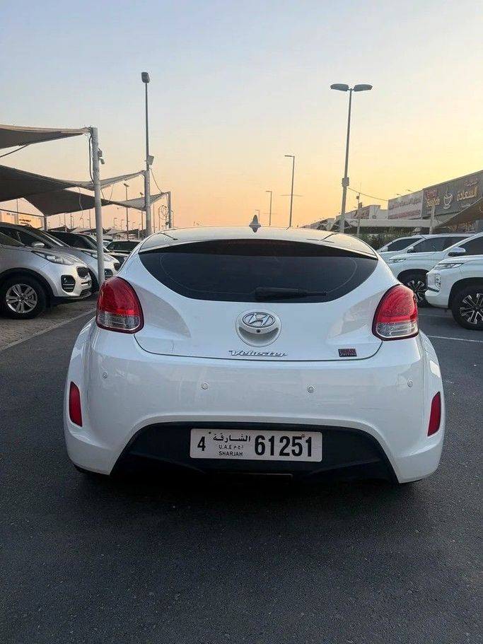 Подержанный Hyundai Veloster I, 1.6 л, 2014 в Шардже от Elmorshedi Motors Белый цвет. Американская | AUTO.AE