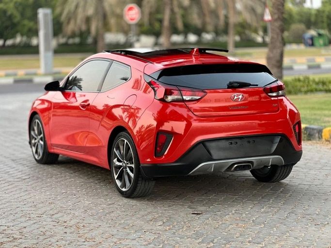 Подержанный Hyundai Veloster II, 2.0 л, 2020 в Шардже от Titanium Used Cars Красный цвет. GCC | AUTO.AE