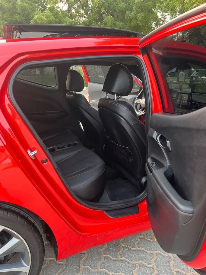 Подержанный Hyundai Veloster II, 2.0 л, 2020 в Шардже от Titanium Used Cars Красный цвет. GCC | AUTO.AE